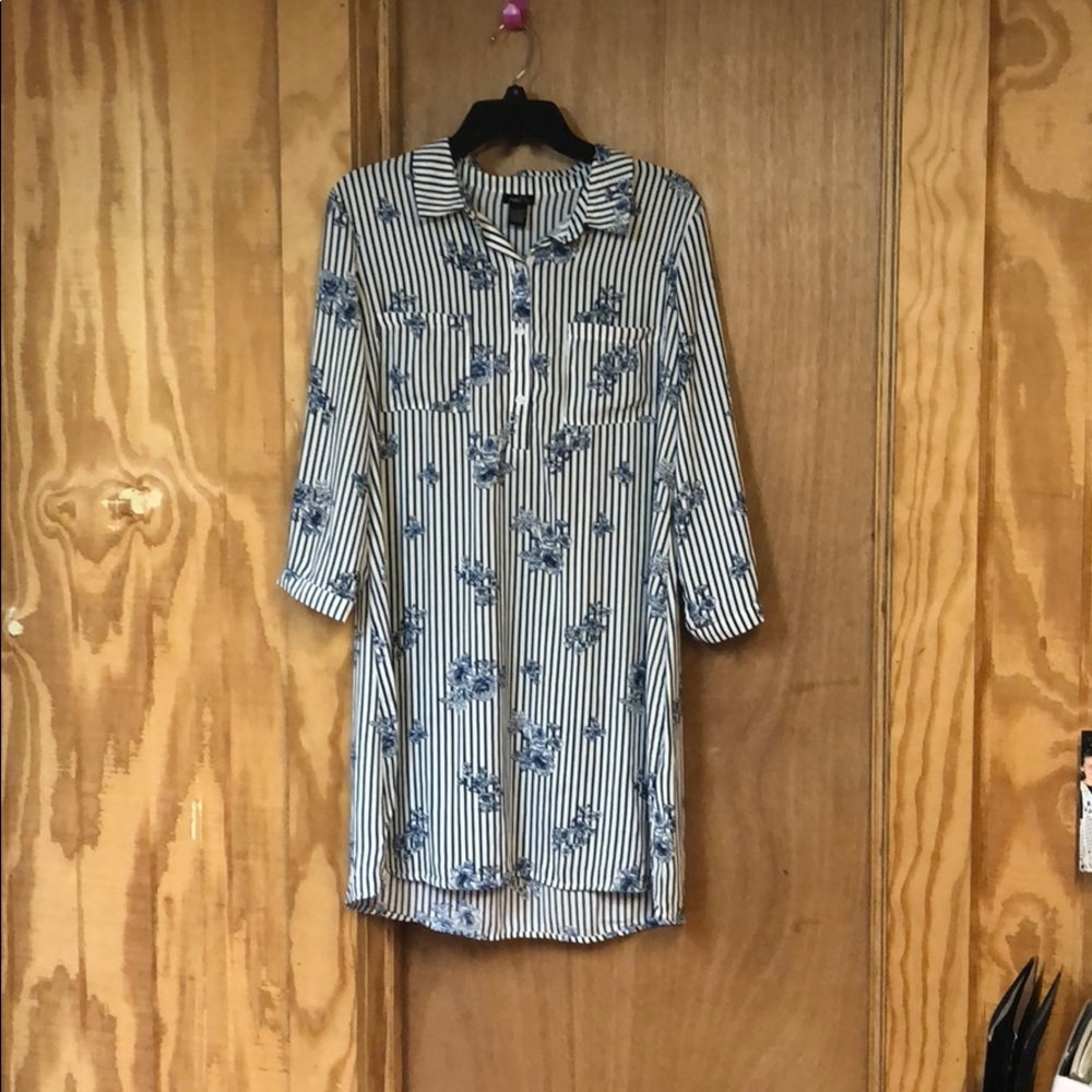 SOLD❌🚫⭕️‼️Navy blue stripe and floral dress